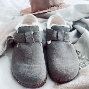 Earth Origins Aurora Jade Faux Fur Lined Suede Slip On Clogs